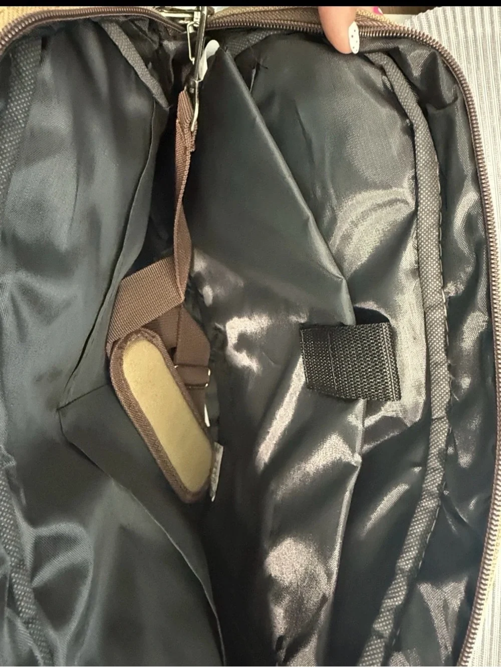 NWOT Bella Russo Khaki Canvas Padded Laptop Bag With Adjustable Strap & Pockets